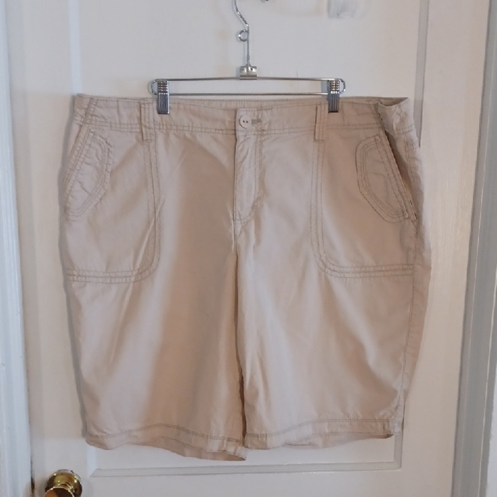 St. John's Bay Beige Shorts Size 20W